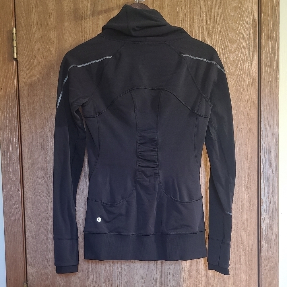 Lululemon Flurry Fighter Pullover Size 6 - Picture 3 of 5